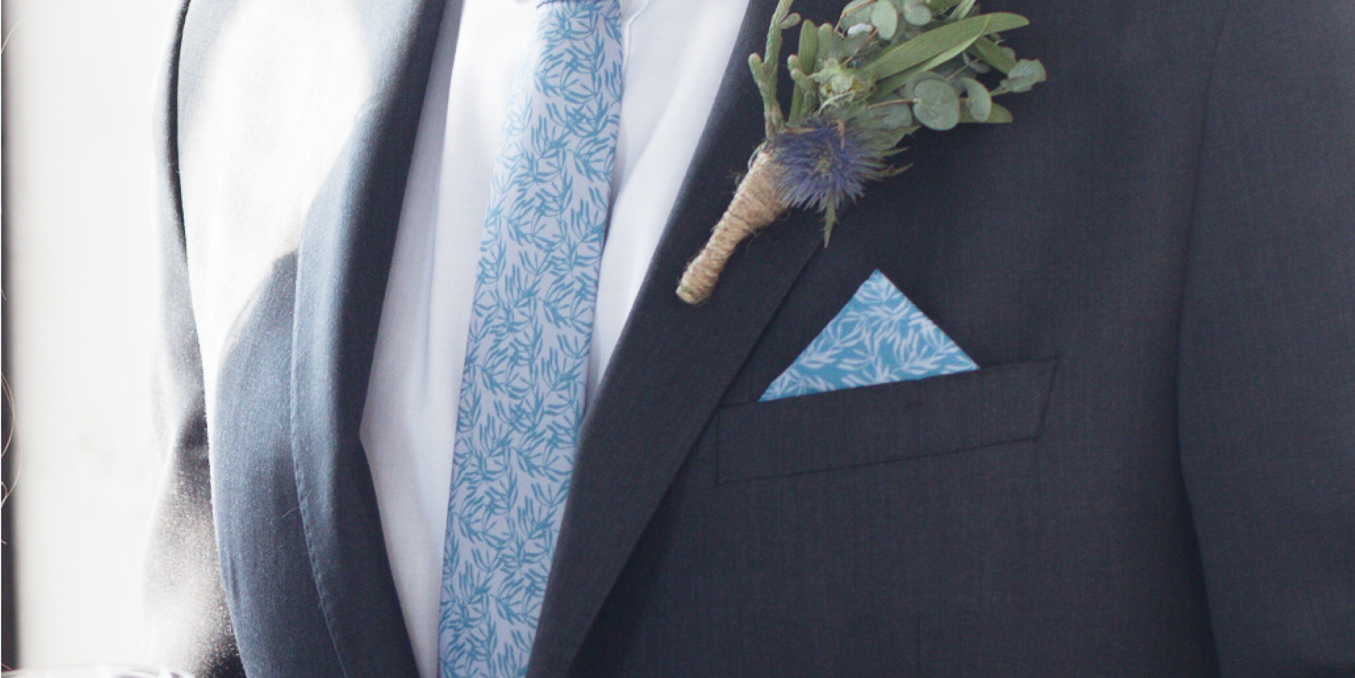 necktie and pocket square in blue with leafy design