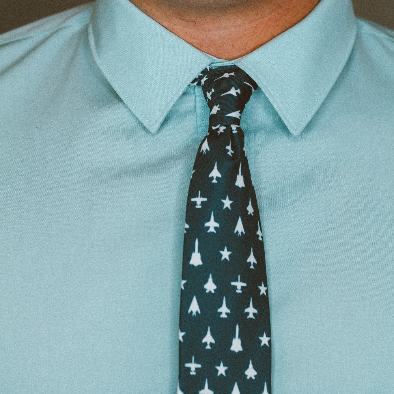 Jets patterned necktie design